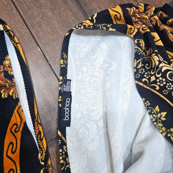 Boohoo Deep-V Bodysuit - Picture 3 of 4